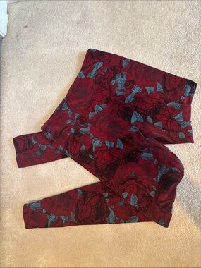 LuLaRoe Burgundy Rose & Slate Leaf Leggings